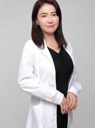 柳玉薇醫師  
 家庭醫學專科醫師