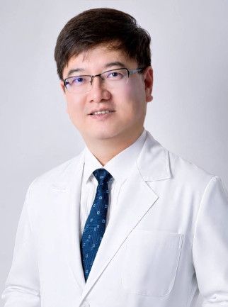 顏仲毅醫師 
 果凍隆乳/腹部拉皮專家